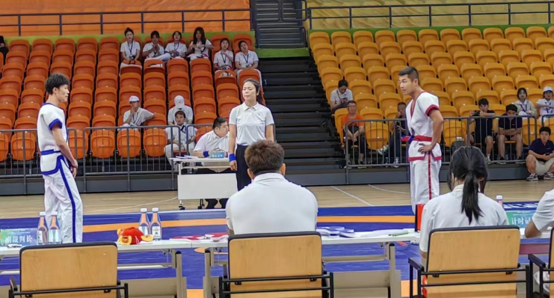 摔跤比赛现场1.png 图片