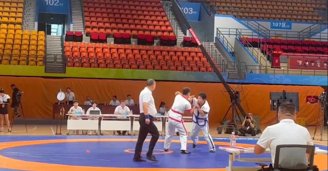 摔跤比赛现场2.png 图片