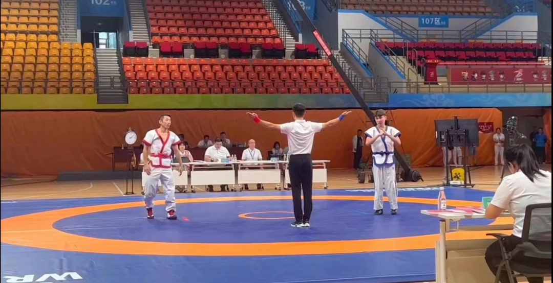 摔跤比赛现场3.png 图片